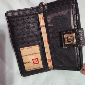 Stone Mountain Accessories Black Leather Wallet